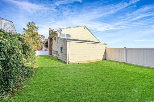 50 Great East Neck Rd, Babylon NY 11704-7631 exterior