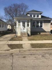 818 Chestnut St, Waukegan, IL 60085-3834