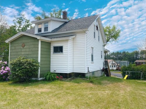 171 Village St, Concord NH 03303-4520 exterior