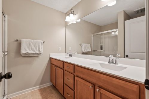 2141 Cedar Grv Trl, Saint Paul MN 55122-1543 exterior