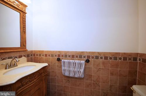 25 Jasmine Ct, Trenton NJ 08648-4808 exterior