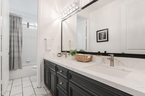 1404 Donegal Way, Oxnard CA  93035-1442 exterior