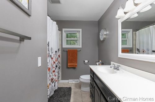 5807 124th Ave, Fennville MI  49408-9468 exterior