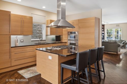 1736 Pierce Ave, Chicago IL 60651-2690 exterior