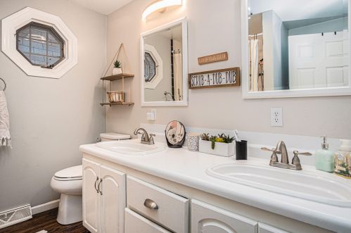 1010 Central Ave, Meskegon MI  49445-2947 exterior