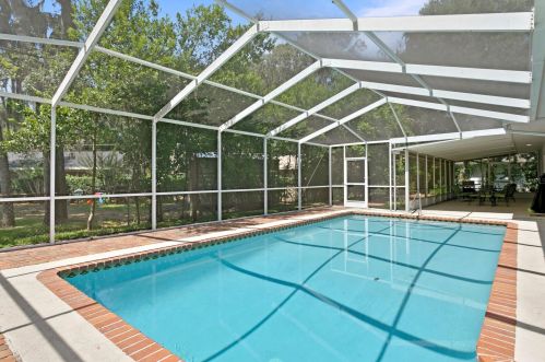 708 Grand Cir, Tampa FL  33617-7844 exterior