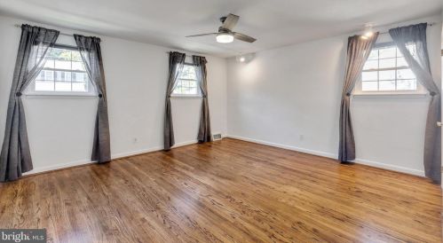 209 Foster Ave, Pittsburgh PA 15205-2352 exterior