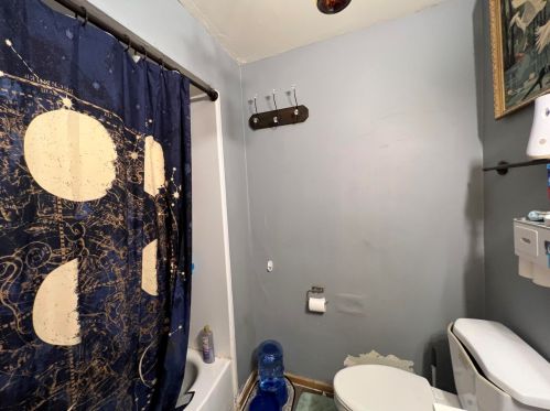 4174 92nd St, Milwaukee WI  53222-2132 exterior