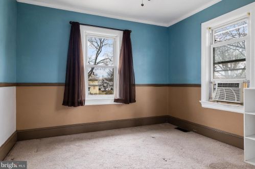 31 Clinton Ave, Camden NJ 08109-2006 exterior