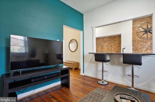 2115 Cumberland St, Philadelphia PA 19125-1718 exterior