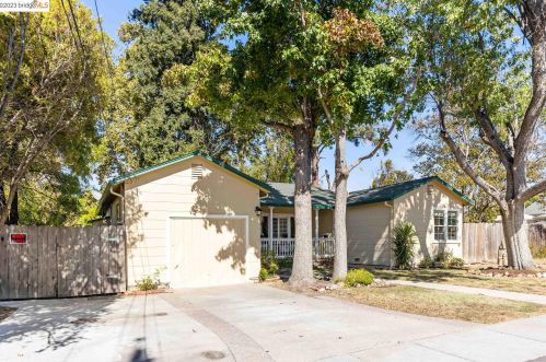 140 Roslyn Dr, Concord CA 94518-1234 exterior