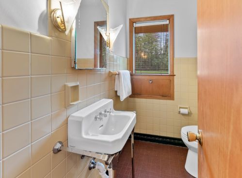 8745 Kildeer Ct, Milwaukee WI 53209-1320 exterior