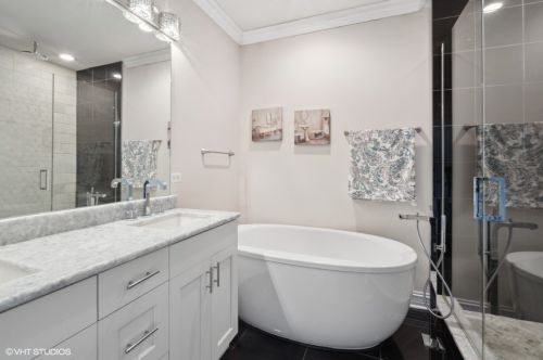 421 50 St, Chicago IL 60615-2222 exterior