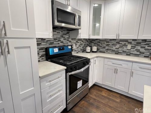 54 Howard Ave, Edison NJ  08837-3432 exterior