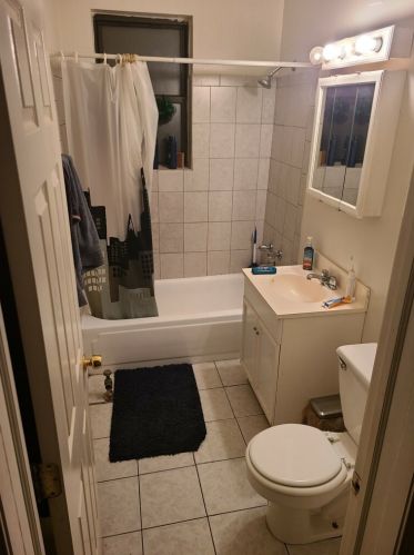 724 Roscoe St, Chicago IL  60657-2417 exterior