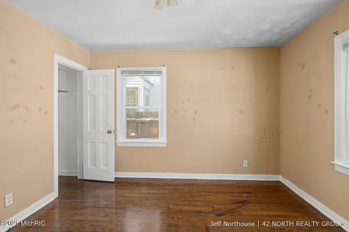 1342 Whiting St, Wyoming MI exterior