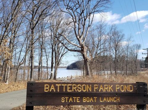 39 Nicole Rd, New Britain CT  06053-1475 exterior