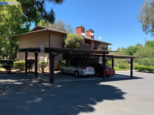 323 Camelback Rd, Concord CA 94523-1374 exterior