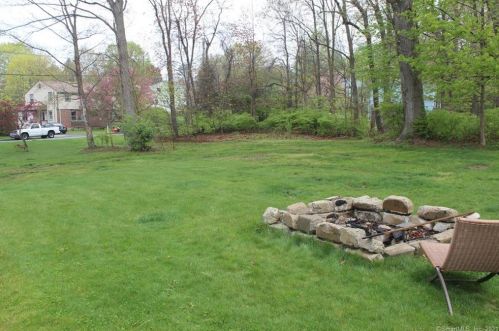 101 High St, Derby CT 06418-2721 exterior