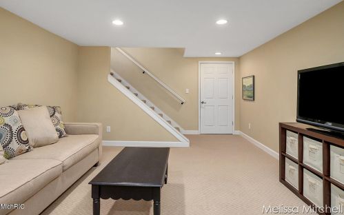 2716 Hampshire Blvd, Grand Rapids MI 49506-4774 exterior