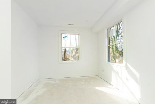 207 Gorgas Ln, Philadelphia PA 19119-1324 exterior