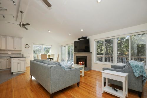 375 Hatch Rd, Eastham MA 02642-1847 exterior