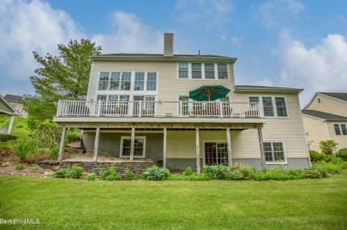 47 Fairwynds Dr, Lenox MA 01240-2729 exterior