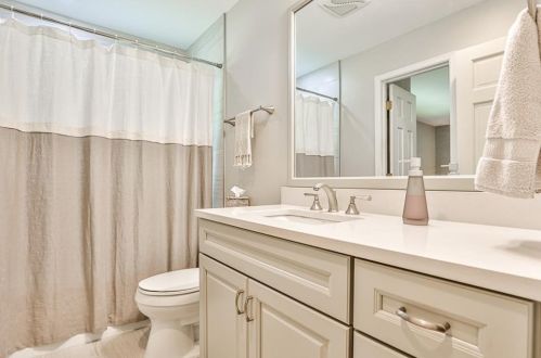 4748 Dunwoody Sta Dr, Atlanta GA 30338-4704 exterior