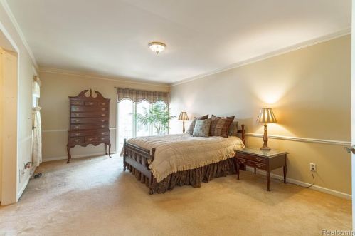 1249 Oakwood Ct, Rochester MI 48307-2539 exterior