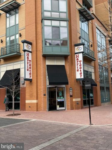 2406 Dearing St, Alexandria VA 22302-1806 exterior