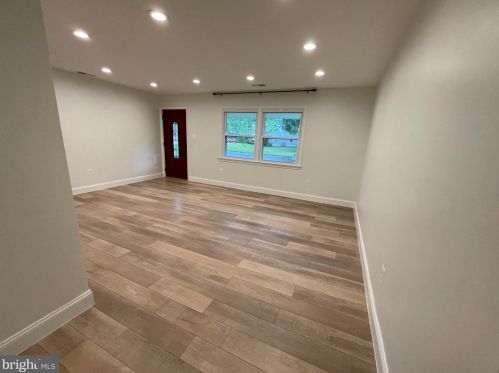 5925 Brookview Dr, Alexandria VA  22310-1851 exterior