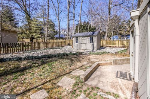 7804 Ridgecrest Dr, Alexandria VA 22308-1053 exterior