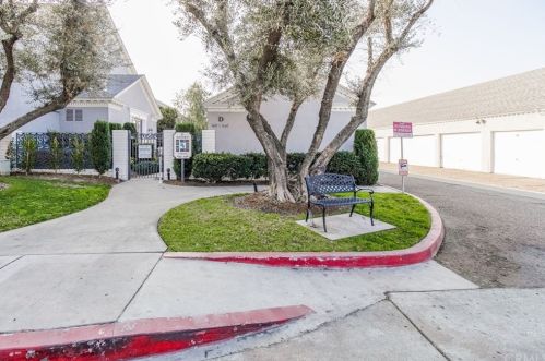 1601 Pomona Ave, Fullerton CA 92832-3467 exterior