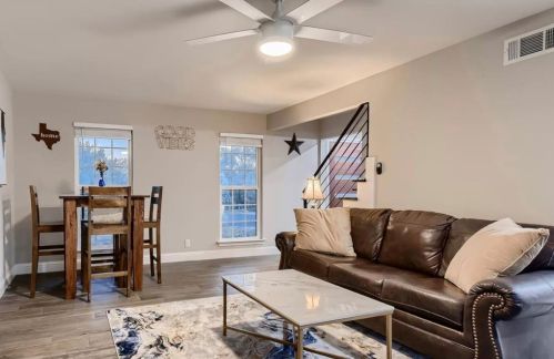 8608 Delaware Ct, Austin TX  78758-7422 exterior