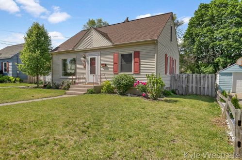 1115 Ecklund St, Grand Rapids, MI 49505-4323