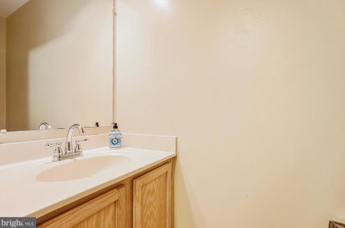 7027 Chesley Search Way, Alexandria VA 22315-4754 exterior