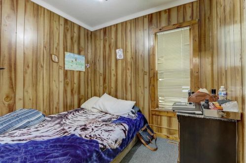 2446 Burrell St, Milwaukee WI 53207-1521 exterior