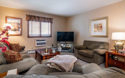 4 Pleasant Ave, Providence, RI 02919-5115