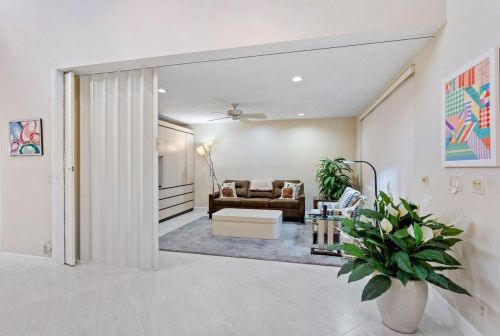 53 Hampshire Ln, Boynton Beach FL 33436-7414 exterior