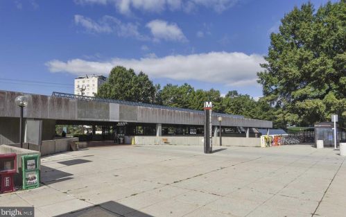 5708 Chapman Mill Dr, Rockville MD 20852-5541 exterior