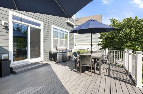 256 Elmhurst Ave, Elmhurst IL 60126-2961 exterior