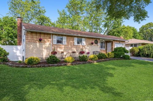 37 Evelyn Dr, Commack NY 11725-3822 exterior