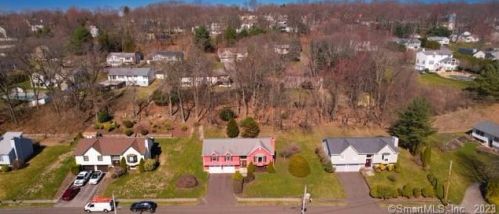 8 Benanto Dr, Derby, CT 06418-2246