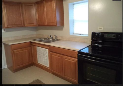 8220 Vincennes Ave, Chicago IL 60653-4203 exterior