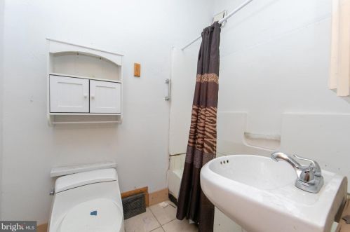 568 Spruce St, Camden NJ 08103-2131 exterior