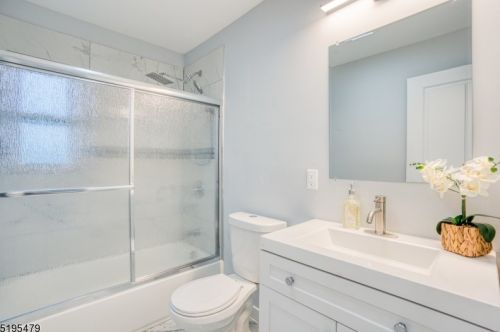 65 Semel Ave, Iselin NJ 08830-1134 exterior