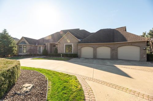 33654 Lotties Dr, New Baltimore MI 48047-2378 exterior