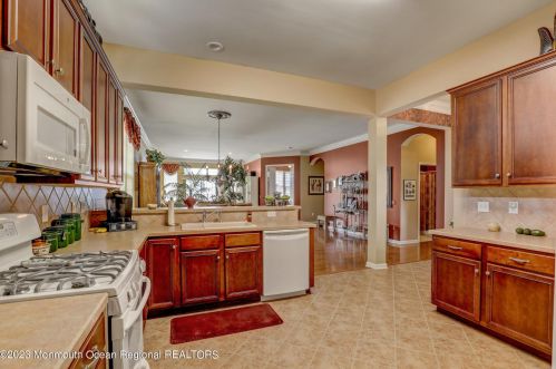 16 Muirfield Rd, Jackson Twp NJ 08527-2657 exterior