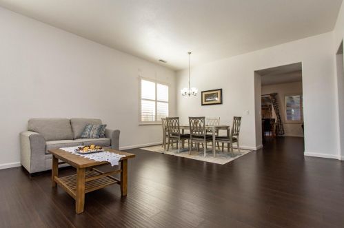 1072 Bennington Ave, Turlock CA  95382-0555 exterior