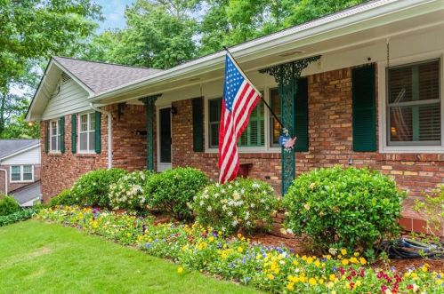 7120 Dunhill Ter, Atlanta, GA 30328-1221